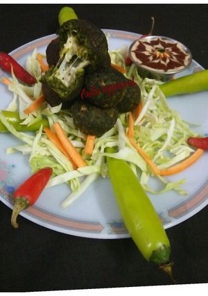 A picture of Spinach balls.