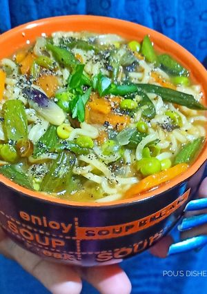 ভেজিটেবল ম্যাগি স্যুপ (Vegetable maggi soup recipe in Bengali) রেসিপির প্রধান ছবি