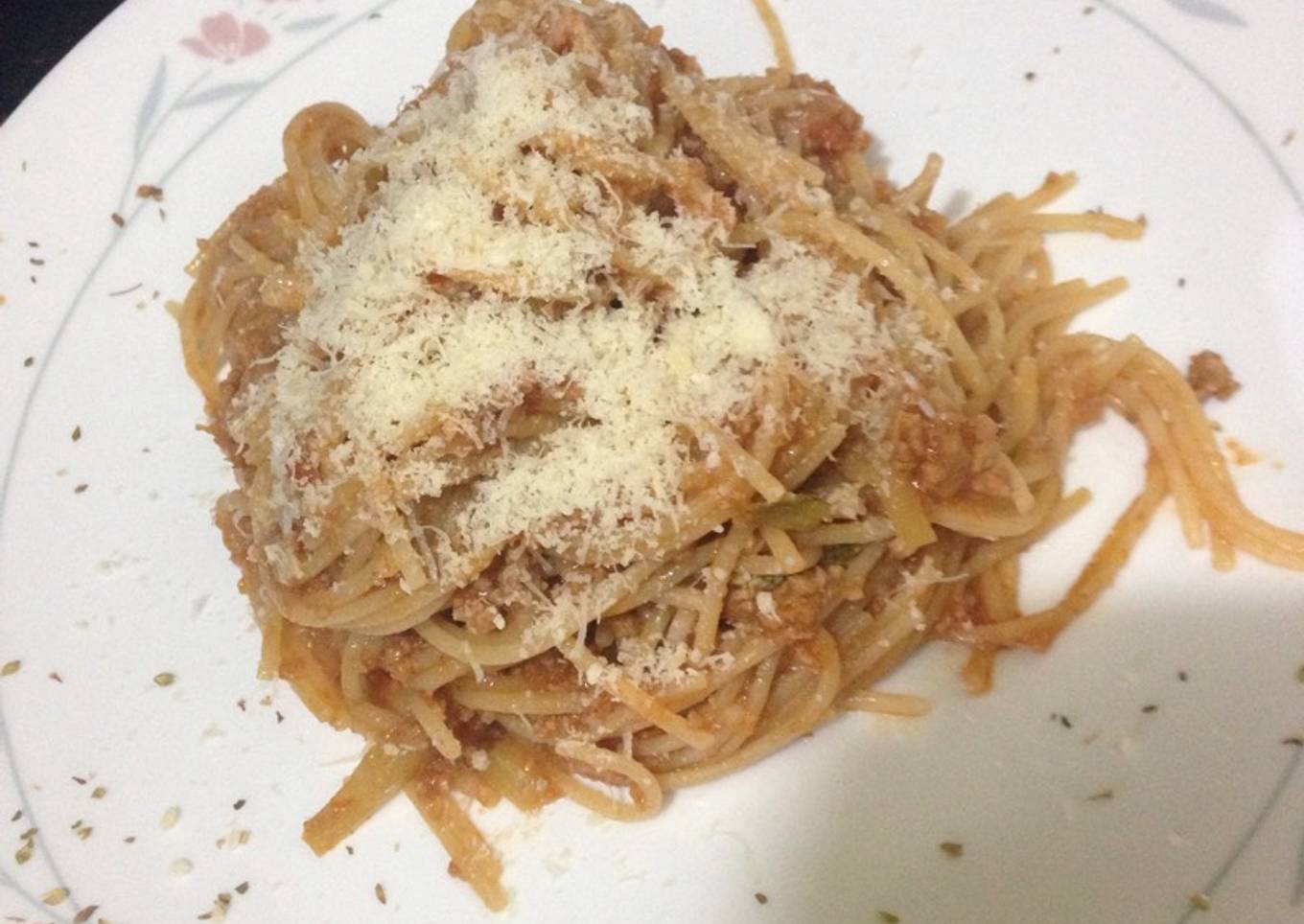 Pasta con carne molida y vegetales salteado e incluido en la salsa 🤤