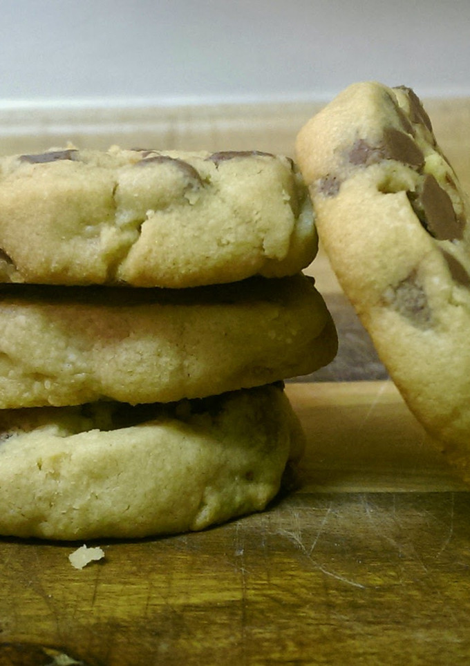 A picture of PB & Chocolate Chip Shortbread Cookies.
