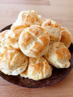 Részeges burgonyás, tejfölös pogácsa recept fotója