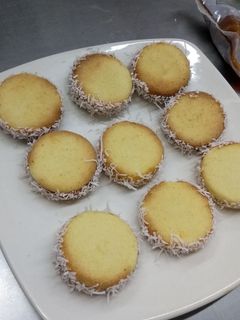 Una foto de Alfajores de arequipe con coco