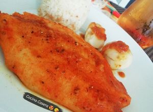 Una foto de Filete de basa en salsa 🐟 🤩 😜