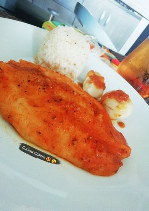 Una foto de Filete de basa en salsa 🐟 🤩 😜