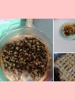 Una foto de Tarta De Manzana envinada con arándano y nuez