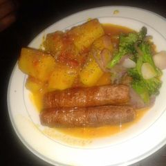A picture of Matoke stew with sausages.