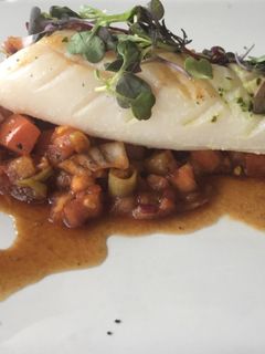 Una foto de Calamar a la plancha con verduritas pochadas 😋