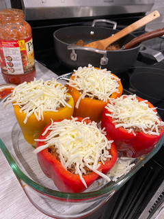 Una foto de Almuerzo-Cena: Chiles-pimientos rellenos