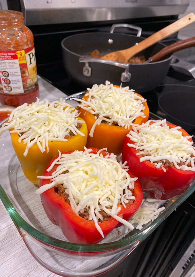 Una foto de Almuerzo-Cena: Chiles-pimientos rellenos