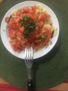 Una foto de Tallarines con tomate