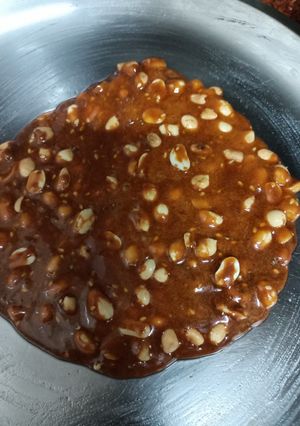 गुड की चिक्की (Gud ki chikki recipe in Hindi) रेसिपी मुख्य फोटो
