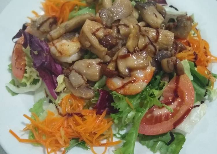 Ensalada templada de setas y langostinos