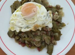 Foto principal de Habas con vaina fritas con jamón