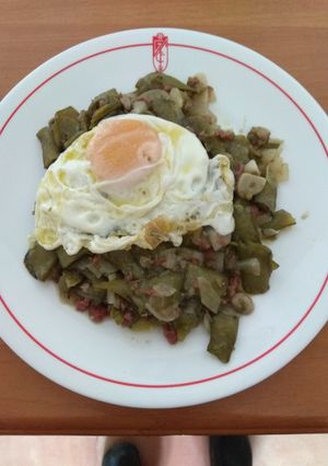 Una foto de Habas con vaina fritas con jamón