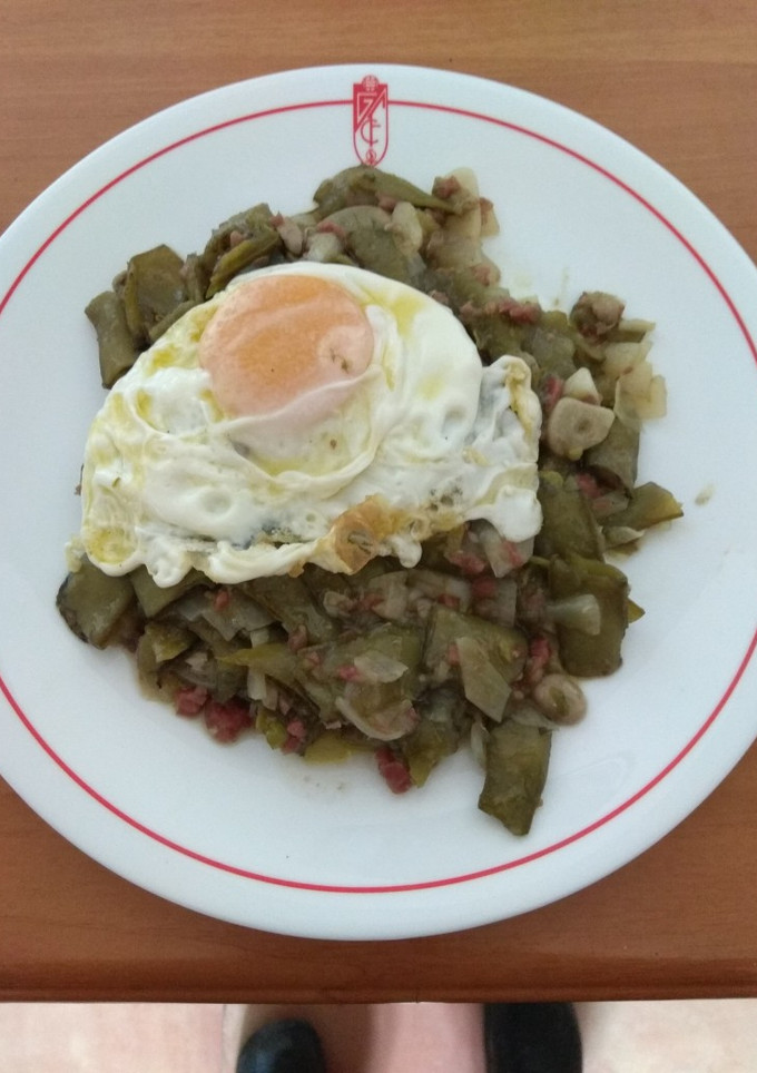 Una foto de Habas con vaina fritas con jamón