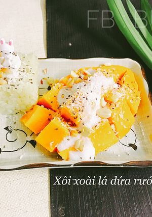 Hình của món Xôi xoài lá dứa rưới cốt dừa.