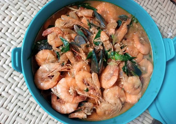 Udang mix kerang ijo saos Padang telor