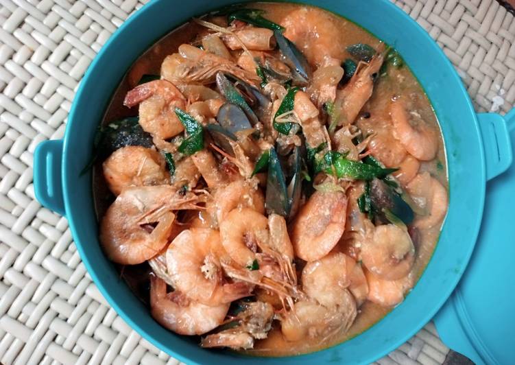 Udang mix kerang ijo saos Padang telor