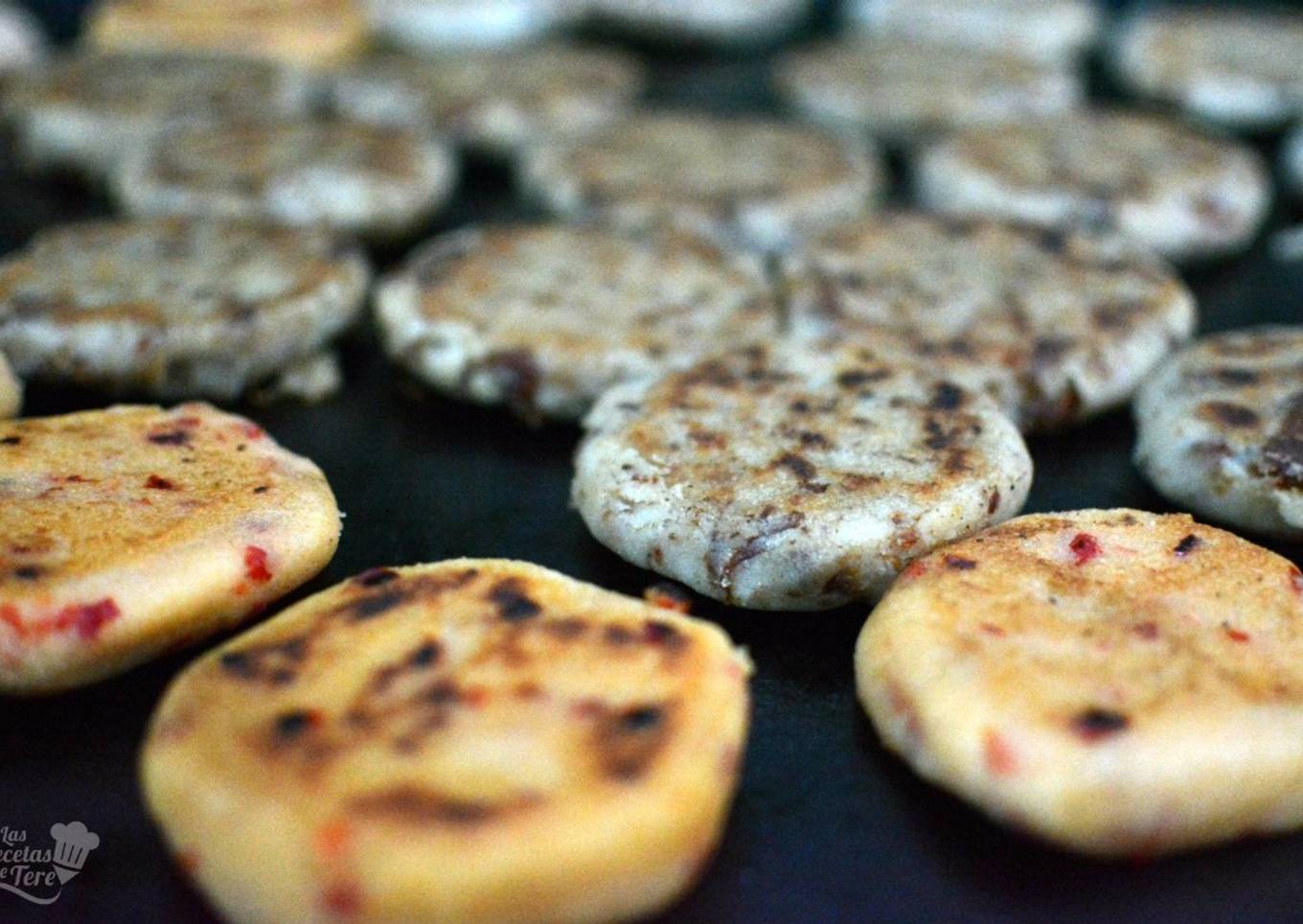 Cómo hacer arepas con chicharrón y con pimientos