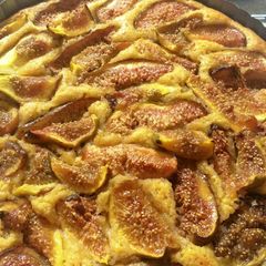 A picture of Fig & spices cake.