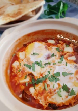 Foto resep Shakshouka (ceplok telur dalam saus tomat)