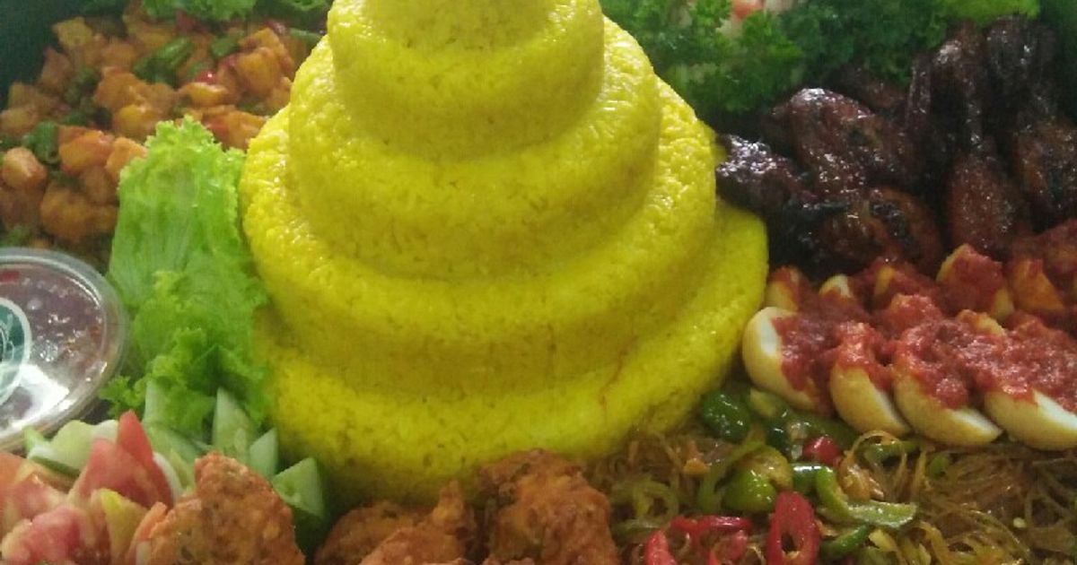 Nasi tumpeng tampah