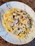 Pollo cremoso con champiñones