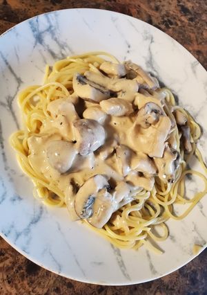 Una foto de Pollo cremoso con champiñones