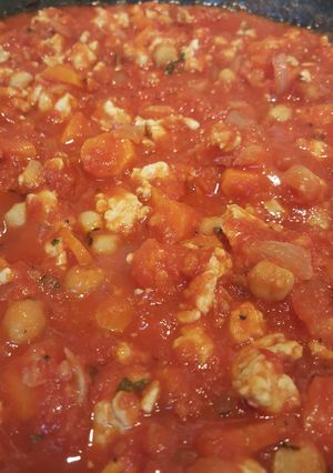 A picture of Bolognese with Chicken and Chick Peas.