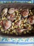 Cosce e ali di pollo con patate ubriacati al forno