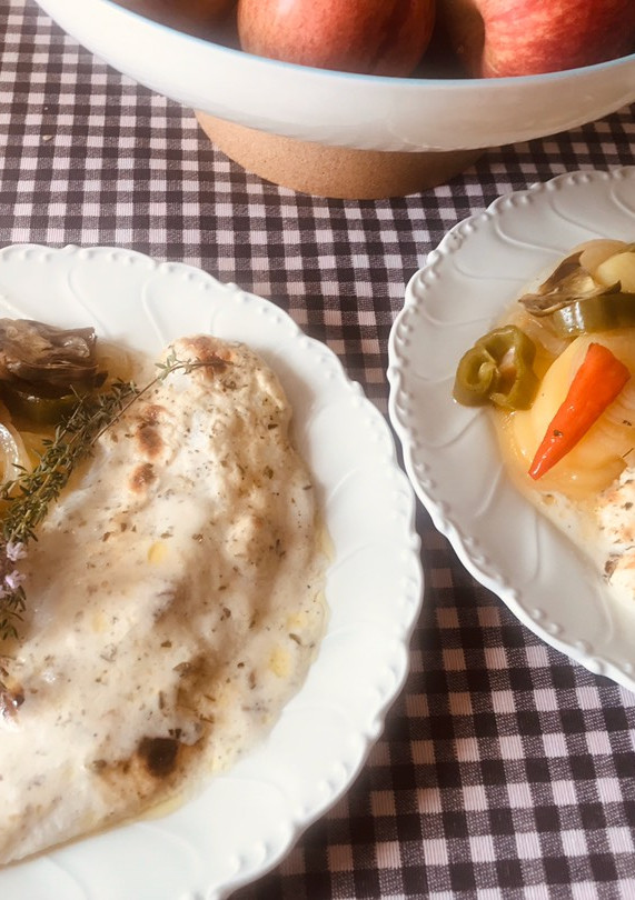 Una foto de Pescado asado,con costra de nata ligera, limón 🍋 y especias
