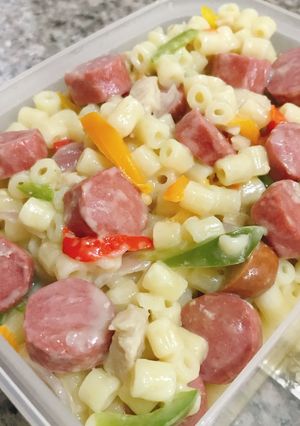 A picture of Kiddies meal.. coconut cream Mac.
