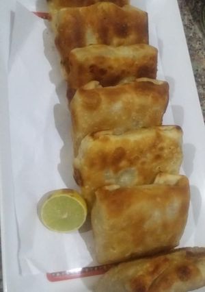 A picture of Chicken cheese packet roll.