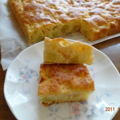 A picture of Big Mashed Potato and Apple Cake.