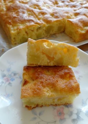 A picture of Big Mashed Potato and Apple Cake.