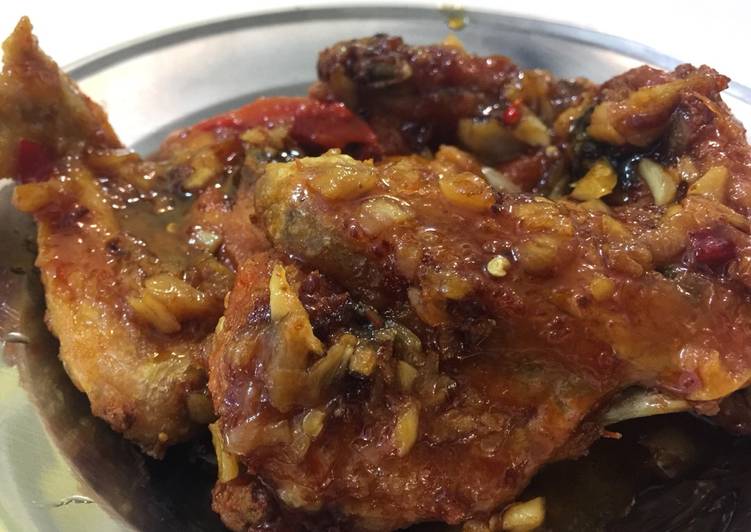 Recipe of Award-winning Fried chicken with sweet sour garlic sauce