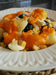 Una foto de Ensalada de patata con mayonesa de zanahoria