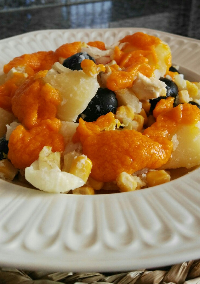 Una foto de Ensalada de patata con mayonesa de zanahoria