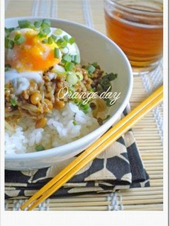A picture of Bean Sprout and Natto Dry Curry Rice Bowl.