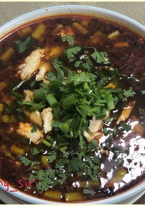 รูปของ ก๋วยเตี๋ยววุ้นเส้น น้ำซุป crispy chilli oil & sambal oelek😋น้ำซุปมีความหอมมาก