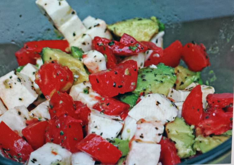 Easiest Way to Make Any-night-of-the-week AVOCADO/ TOMATO/ MOZZARELLA SALAD