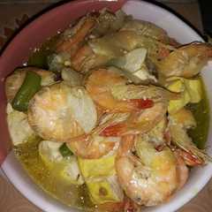 A picture of Udang kuah tahu buncis.