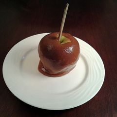 A picture of Caramel Apples.