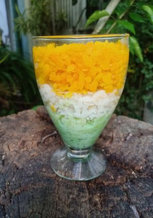 A picture of Tri colour milk pauva.