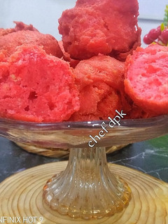 A picture of Strawberry Buns.