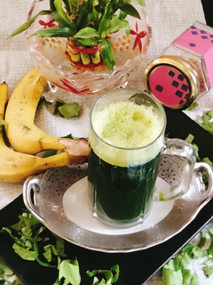 A picture of GREEN Smoothie spinach.. banana smoothie.