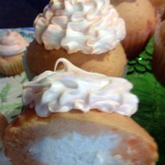 A picture of Sunshines dream orangesicle cupcakes.