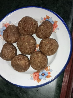 अलसी गोंद के लड्डू (Alsi gond ke laddu recipe in Hindi) रेसिपी मुख्य फोटो