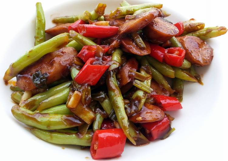 Easiest Way to Prepare Homemade Green Bean And Sausage In BBQ Sauce