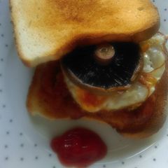 A picture of Mandys breakfast sandwich.